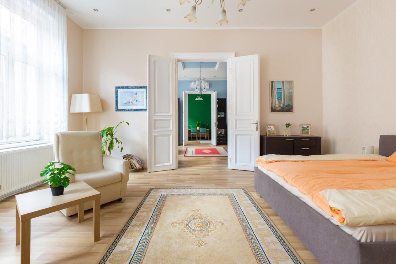 F24 Ferenc Apartament